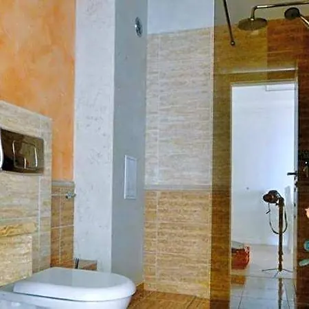 Golden Rainbow Vip מלון 5*