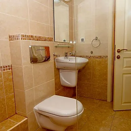 Golden Rainbow Vip Hotel